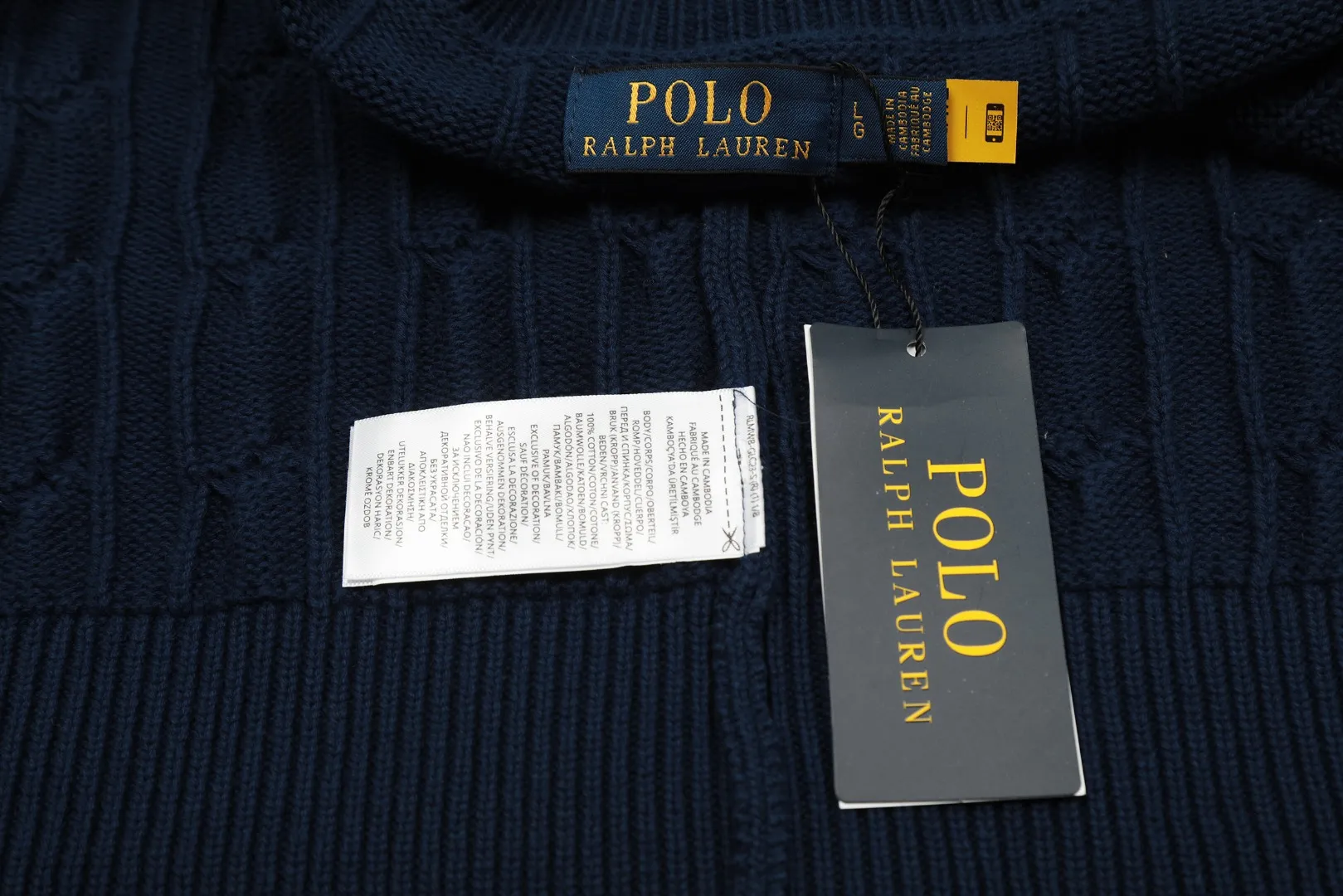 🅿️230 "Top quality" Style number: DS006# [Ralph Lauren round neck solid color pony embroidered logo twist knitted cardigan] ✅Ralph Lauren classic basic versatile knitted cardigan jacket for all seasons ✅Main supplier platform live broadcast Wholesale entity Replacement if out of stock No removal from shelves ✅ZP quality 1:1 version Scan code to enter the GF website Counter quality ✅Detailed quality The only one in Guangzhou Imported quality cotton yarn Focusing on high-end, cost-effective, and good quality. Needless to say, the version is restored to the original version. The maximum size can be worn up to 160 pounds. Loose, comfortable and stress-free. ✅The upper body is simple and easy to match. A must-have for goddess ootd. Good-looking clothes are never picky. A must-have in the goddess’ wardrobe. Size: S-XL. Color: Black, navy, off-white, gray, light blue, light pink, colorful blue, khaki, bright yellow, purple, Chinese red, turquoise green.